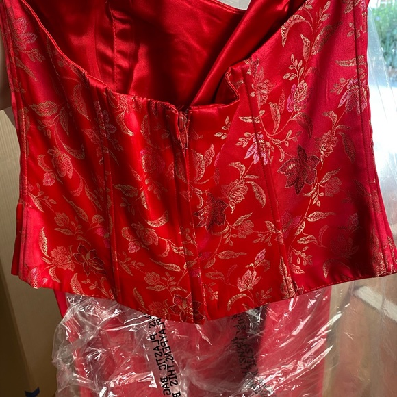 Beautiful formal, 3 pieces. Only been worn 2 - Picture 12 of 12